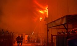 GÜNCELLEME - Antalya'da depoda çıkan yangın kontrol altına alındı