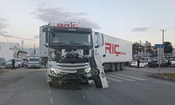 Hatay'da tır ile minibüsün çarpıştığı kazada 18 kişi yaralandı