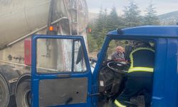 Isparta'da kamyon ile tırın çarpıştığı kazada 1 kişi yaralandı