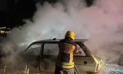 Kadirli ilçesinde seyir halindeki otomobilde çıkan yangın söndürüldü