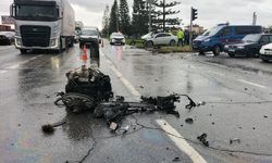 Manavgat'ta direğe çarpan otomobilin sürücüsü yaralandı