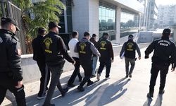 Mersin'de dolandırıcılık yaptıkları iddiasıyla yakalanan 15 zanlıdan 10'u tutuklandı