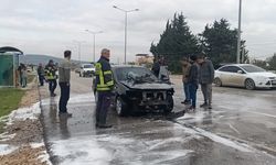 Mersin'de seyir halindeki otomobilde yangın çıktı