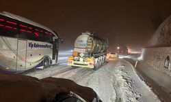 Osmaniye'de kar nedeniyle yolda mahsur kalanları İl Özel İdaresi ve itfaiye ekipleri kurtardı