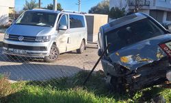 Serik'te otomobil ile minibüs kazasında 1 kişi yaralandı