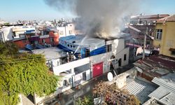 Tarsus ilçesinde evin çatısında çıkan yangın söndürüldü