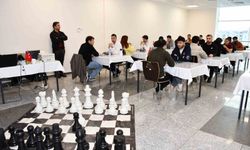 Alanya'da sağlık çalışanları satranç turnuvasında bir araya geldi