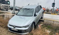 Burdur'da otomobil ile kamyon çarpıştı: 1 yaralı