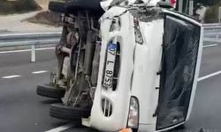 Emniyet şeridindeki araca çarptı: 2 yaralı