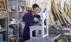 Mersin'de geri dönüşüm atölyesinde atıklar yeniden üretime kazandırılıyor