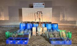 Antalya'da 4 bin 663 litre sahte ve kaçak alkol ele geçirildi