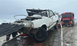 Tofaş otomobil karşı istikametteki otomobil ile çarpıştı: 1 ölü, 2 yaralı