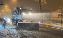 Büyükşehir, Kar Mesaisini Gece Saatlerinde de Kesintisiz Sürdürüyor