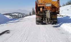 Büyükşehir, Kırsalda da Karla Mücadelesini Kesintisiz Sürdürüyor