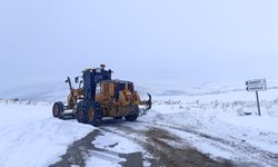 Büyükşehir, Kuzey İlçelerde 48 Araçla Karla Mücadelesini Sürdürüyor