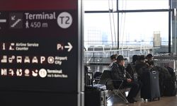 Frankfurt Havalimanı’nda zorlu kış şartları nedeniyle uçuşlarda iptal ve gecikme yaşanıyor