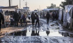 Gazze hükümeti: Gazze’deki 135 bin çadırdan 127 bini barınmaya elverişsiz hale geldi