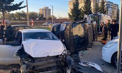 İki Aracın Karıştığı Kazada 3 Kişi Yaralandı