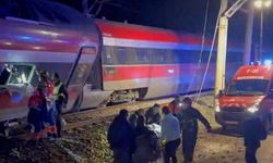 İspanya'da iki hızlı tren raydan çıktı: 21 ölü