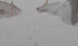 Meteoroloji’nin uyardığı kentte tipi etkili oldu, kar kalınlığı yer yer 3 metreyi buldu