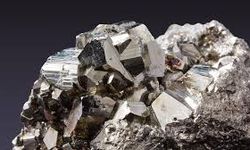 Platin yüzde 3'ün üzerinde artışla 2 bin 370 dolara yükseldi