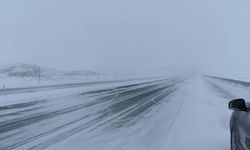 Sivas-Kayseri kara yolu ulaşıma kapandı