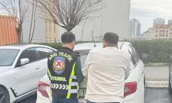 Trafikte araç camını kıran saldırgan sürücü gözaltına alındı