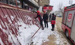 Yoğun Kar Yağışı Nedeniyle Sundurma Çöktü