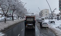 Zorlu Kış Şartlarına Rağmen Onikişubat’ta Temizlik Hizmetleri Aksamıyor