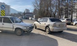 Afşin’de İki Otomobil Çarpıştı: 1 Yaralı