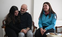 Depremin 133. saatinde kendilerini hayata bağlayan gönüllü ile buluştular