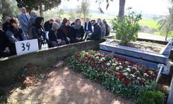 Adana'da eski ÇÜ Rektörlüğü Özel Kalem Müdürü Meral Kara Delen mezarı başında anıldı