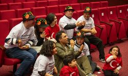 Adana'da özel gereksinimli çocuklar sanatçı Uğur Aslan ile bir araya geldi