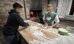 Adana'da pide fırınlarının ramazan mesaisi başladı