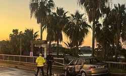 Alanya'da kazada alev alan otomobildeki yangın söndürüldü