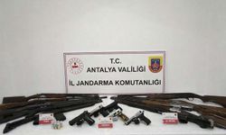 Antalya'da ruhsatsız silah operasyonunda 15 silah ele geçirildi