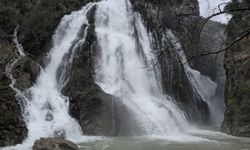 Antalya'daki Uçansu Şelalesi'nin debisi yağışlardan dolayı arttı