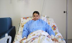 Bulantı şikayetiyle hastaneye götürülen çocuğun karnından saç yumağı çıktı