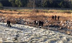 Hatay'da çaya düştüğü iddia edilen çocuğun cesedine ulaşıldı