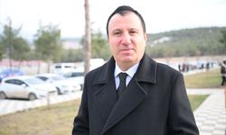 Kahramanmaraş'ta depremlerde yakınlarını kaybedenler kabirleri ziyaret ediyor