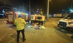 Mersin'de cipin ambulansa çarpması sonucu 5 kişinin yaralandığı kaza kamerada