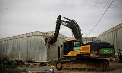 Mersin'de orman sınırlarındaki kaçak yapıların yıkımına başlandı