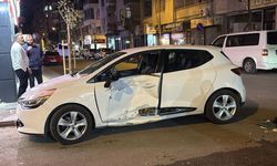 Mersin'de otomobille çarpışan motosikletteki 2 kişi yaralandı