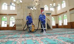 Mersin'in Akdeniz ilçesinde camiler ramazan ayına hazırlandı
