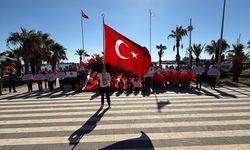 Silifke'de öğrenciler bayrak yürüyüşü yaptı