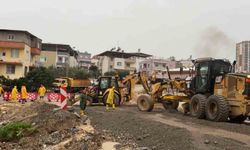 Tarsus'ta sağanak yağışlara ekipler anında müdahale etti