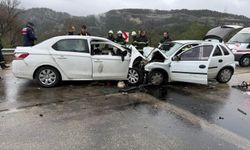 Antalya-Isparta yolunda otomobiller kafa kafaya çarpıştı: 6 ölü, 6 yaralı