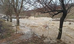 Ekinözü Belediyesi'nin yaptığı yol ilk yağmurda taşkın altında kaldı