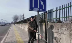 Görme engellilerin şehirdeki zorlu mücadelesi saniye saniye görüntülendi