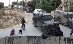 İşgalci İsrail, Batı Şeria'daki Filistinlilerin cuma için Kudüs'e girişini, izinlerine rağmen engelledi